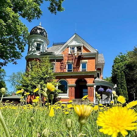 The Edwards Waterhouse Inn Fredonia Eksteriør billede