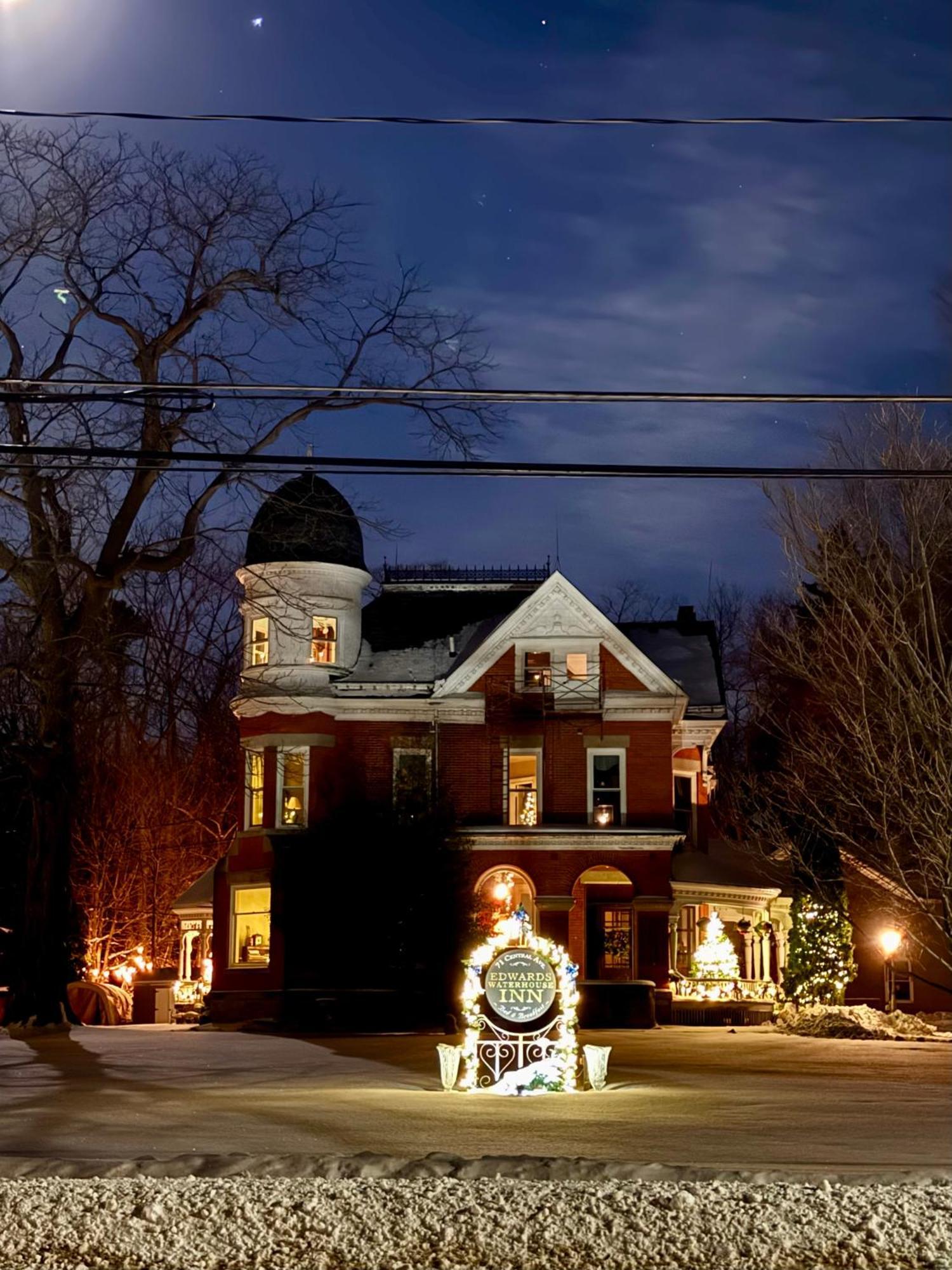 The Edwards Waterhouse Inn Fredonia Eksteriør billede